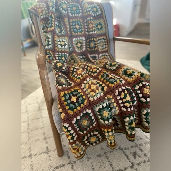 Granny Square Vintage Crochet Lap/Throw Blanket Handmade 🤎💛💚 - Picture 8 of 9
